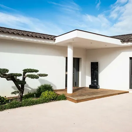 D'architecte Avec Piscine Et Acces Mer Villa