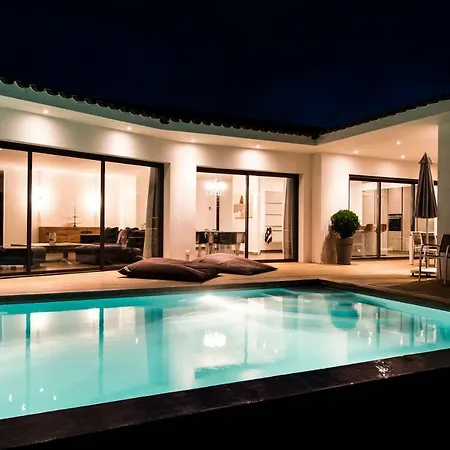 D'architecte Avec Piscine Et Acces Mer Villa *