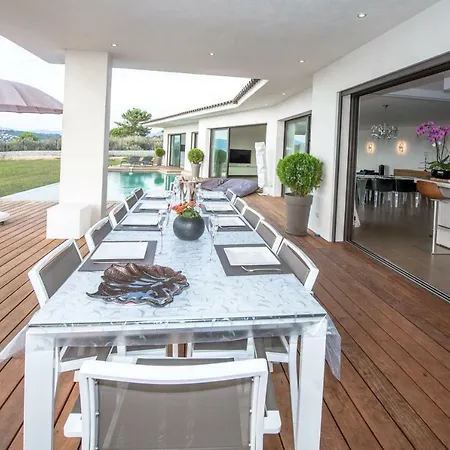 Villa D'architecte Avec Piscine Et Acces Mer