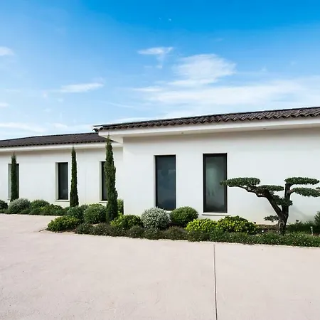 D'architecte Avec Piscine Et Acces Mer Villa